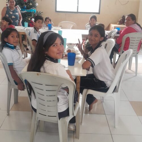 children in comedor xmas