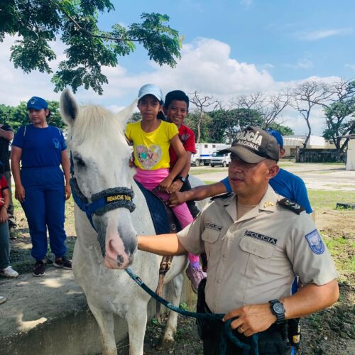 children on field trip 3