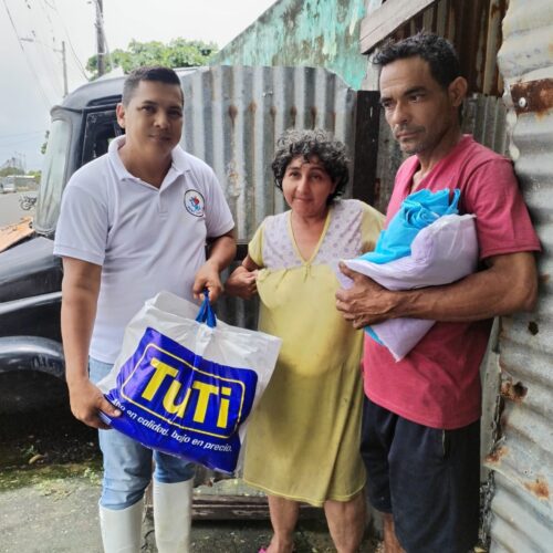 taking food to people img1